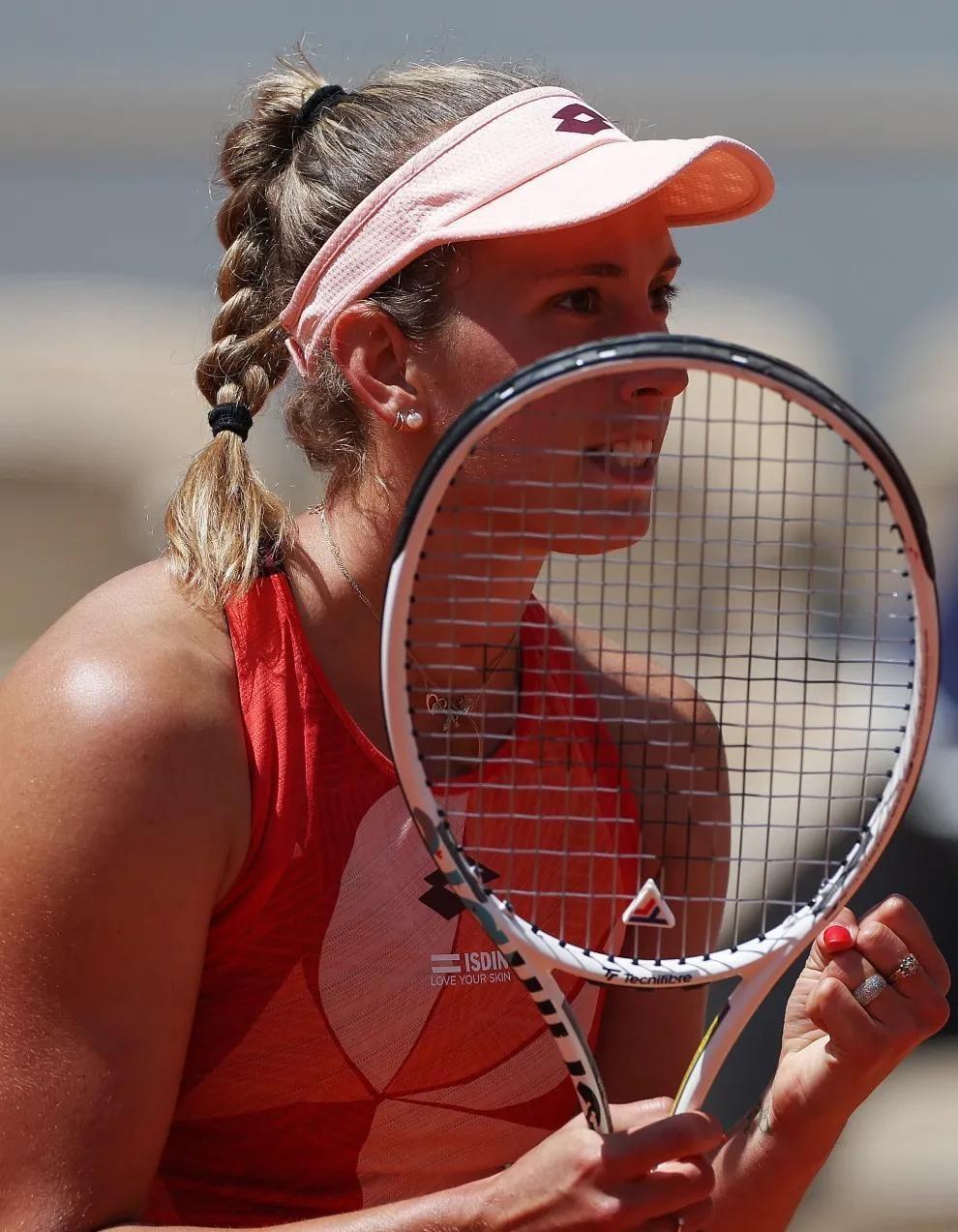 九游登录入口-包含刷新纪录引发热议！，阿扎伦卡在热火比赛中晋级下一阶段观众掌声雷动的词条