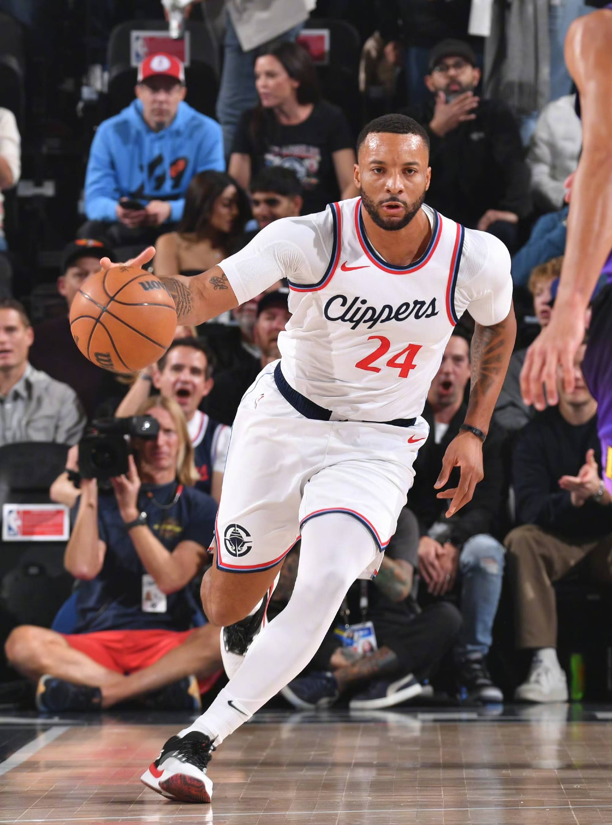 洛杉矶湖人内部会议纪要流出：关键时刻迎来里程碑，NBA季后赛使命明确，更衣室氛围转暖(洛杉矶湖人官网)